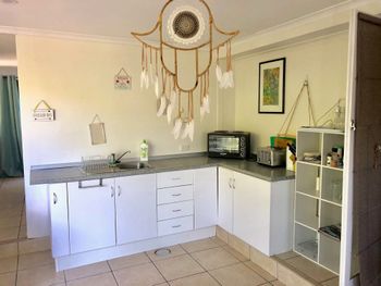 Airlie Beach Pet Friendly 3 Bedrooms - Accommodation Burleigh 1
