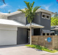 Elua Beach House Modern Central Home w / Swim Spa - Accommodation Burleigh