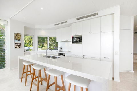 Allambi 1 - Accommodation Burleigh 3
