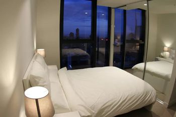 EQ Apartment - Accommodation Burleigh 2