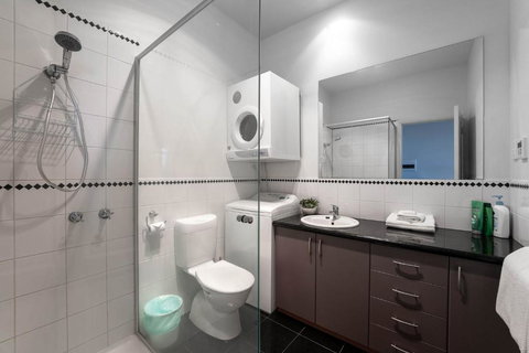 Raffless - Accommodation Burleigh 2