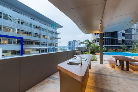 Airtrip Apartment On Manning St - Accommodation Burleigh 0
