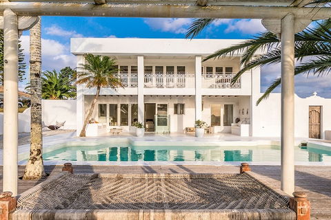 Your Luxury Escape - Bisque House - Accommodation Burleigh 1