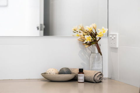 Your Luxury Escape - Carinya Cottages 5 - Accommodation Burleigh 5