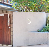 A PERFECT STAY - The Hawk at Wategos - Accommodation Burleigh