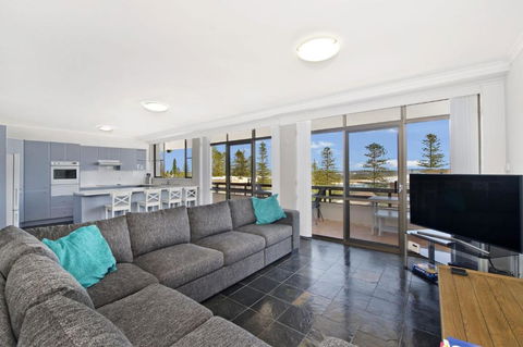 Akuna 20 6 Joffre Street - Accommodation Burleigh 1