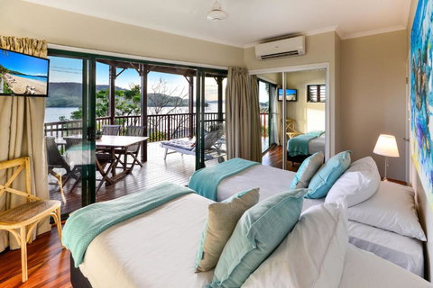 NEWLY BEAUTFULLY RENOVATED 16 The Casuarina 3 Bedroom House With 180 Degree Ocean Views - Accommodation Burleigh 3