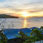 NEWLY BEAUTFULLY RENOVATED 16 The Casuarina 3 Bedroom House With 180 Degree Ocean Views - Accommodation Burleigh 0