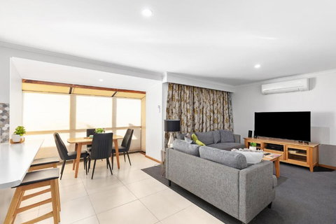 City Four Apartment - Accommodation Burleigh 1