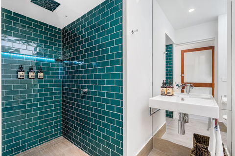 A Perfect Stay - 4 James Cook Apartments - Accommodation Burleigh 4