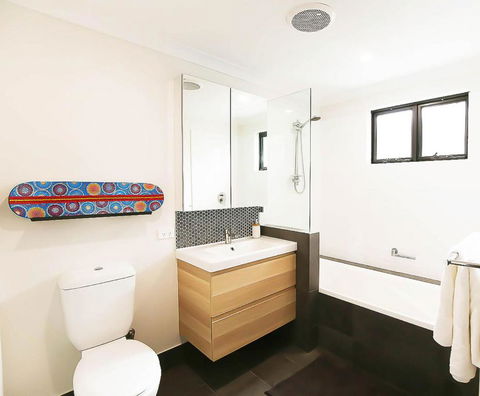 Ashburton Apartment - Accommodation Burleigh 5