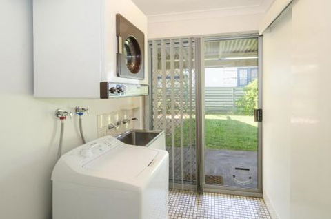 Anchors Away - Accommodation Burleigh 1