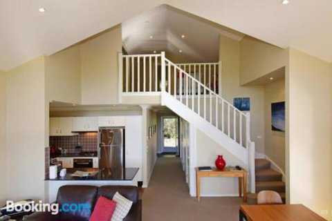 Hillcrest Spectacular Views! - Accommodation Burleigh 1