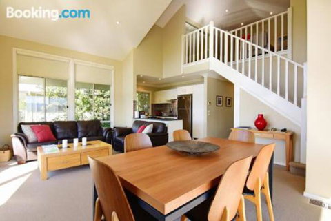 Hillcrest Spectacular Views! - Accommodation Burleigh 0