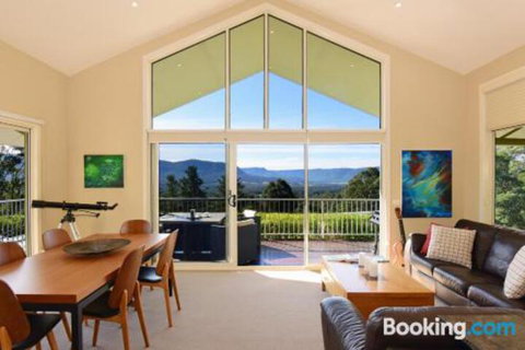 Hillcrest Spectacular Views! - Accommodation Burleigh 2