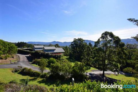 Hillcrest Spectacular Views! - Accommodation Burleigh 5