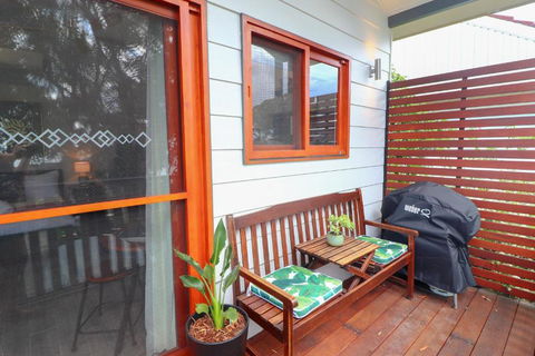 Fairview Cottage - Accommodation Burleigh 5