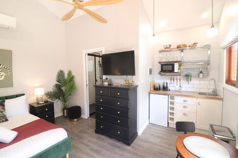 Fairview Cottage - Accommodation Burleigh 2
