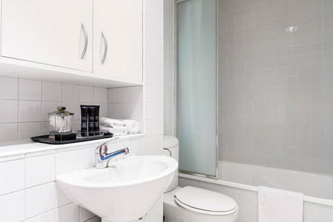 LUCY Stylish City Vibe & Views - Accommodation Burleigh 4