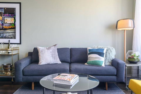 LUCY Stylish City Vibe & Views - Accommodation Burleigh 3