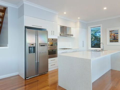 Absolute Waterfront Lakehouse Fishing Point Waterfront Pool Jetty - Accommodation Burleigh 5