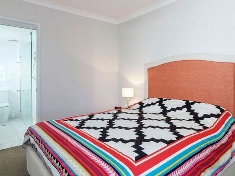 Across The Road From The Beach! - Accommodation Burleigh 1
