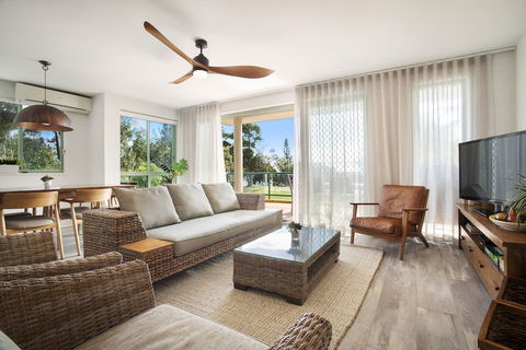 Apartment 2 Surfside - Accommodation Burleigh 4