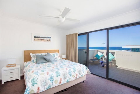 Beachfront Apartment 10 - Accommodation Burleigh 6
