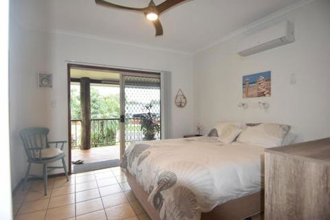 Ocean Breeze - Accommodation Burleigh 4