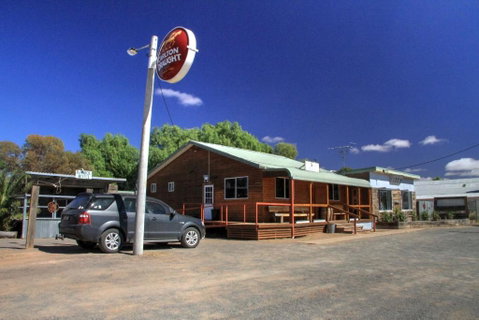 Ivanhoe Hotel Motel - Accommodation Burleigh 2