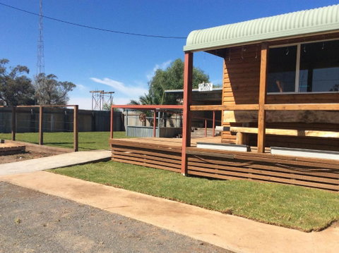 Ivanhoe Hotel Motel - Accommodation Burleigh 5