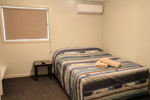 Ivanhoe Hotel Motel - Accommodation Burleigh 4