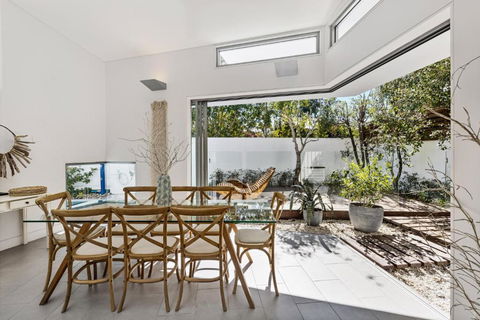 Ultimate Light & Space Noosa Heads - Accommodation Burleigh 2