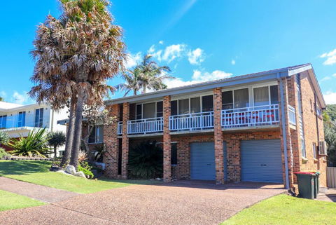 Oceanview BeachHouse - Accommodation Burleigh 5