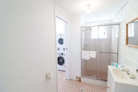 Oceanview BeachHouse - Accommodation Burleigh 3