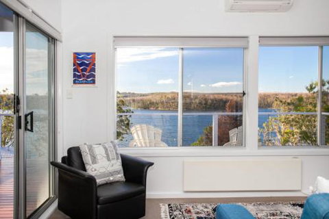 Home On The Water 21 Evans St. Lake Conjola - Accommodation Burleigh 5