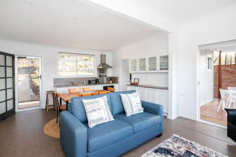 Home On The Water 21 Evans St. Lake Conjola - Accommodation Burleigh 4
