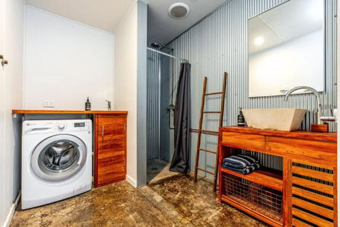 SUNSET BEACH SHACK On SURF - Accommodation Burleigh 1