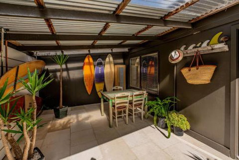 SUNSET BEACH SHACK On SURF - Accommodation Burleigh 5