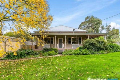 Elm Cottage - Accommodation Burleigh 5