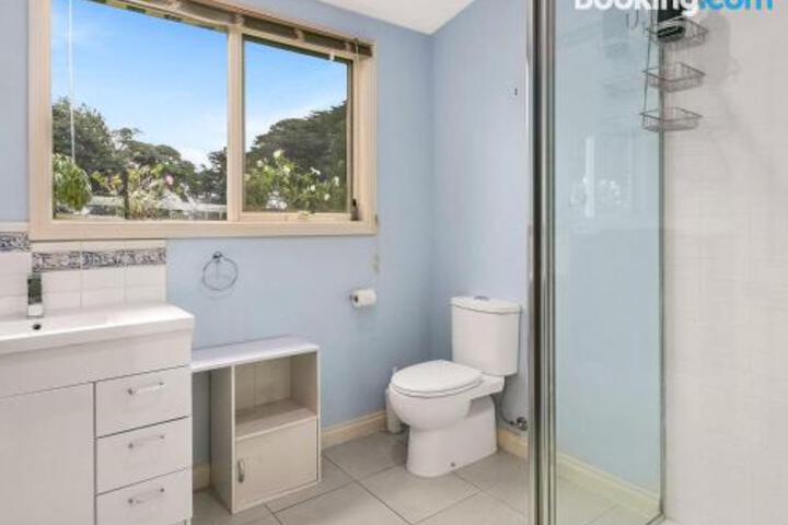 Glen Alvie ACT Accommodation Burleigh