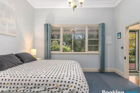 Elm Cottage - Accommodation Burleigh 4