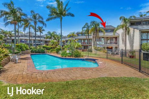 Amazing Waterfront Location Pool Beach Water Views Tropical Gardens - Accommodation Burleigh 1