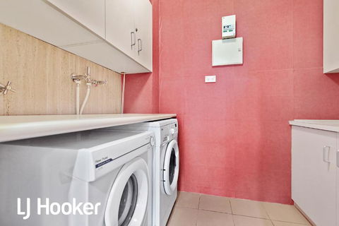 Amazing Waterfront Location Pool Beach Water Views Tropical Gardens - Accommodation Burleigh 6