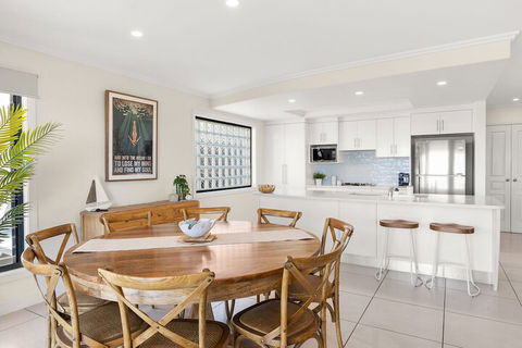 Shawhaven - Accommodation Burleigh 6