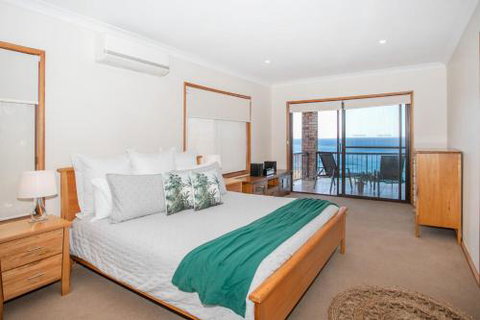 Panoramic Views 170 Mitchell Pde - Accommodation Burleigh 6