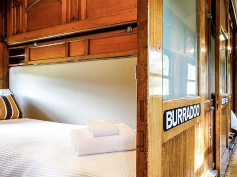THE ANGAS CARRIAGE Alpine Southern Highlands 4pm Check Out On Sundays - Accommodation Burleigh 1