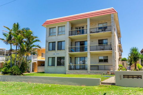 Freshly Renovated Dog Friendly House Walking Distance To Waterfront - Accommodation Burleigh 1