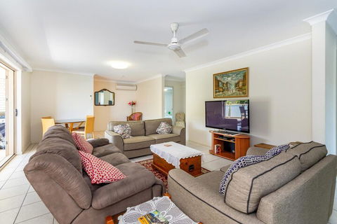 Freshly Renovated Dog Friendly House Walking Distance To Waterfront - Accommodation Burleigh 3