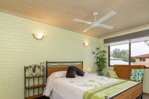 Air Conditioned Unit Stones Throw To The Waterfront - Accommodation Burleigh 5
